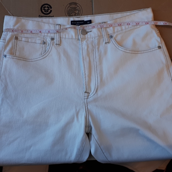 BNWOT Club Monaco Lightweight Jean's Size 33 - Picture 6 of 6